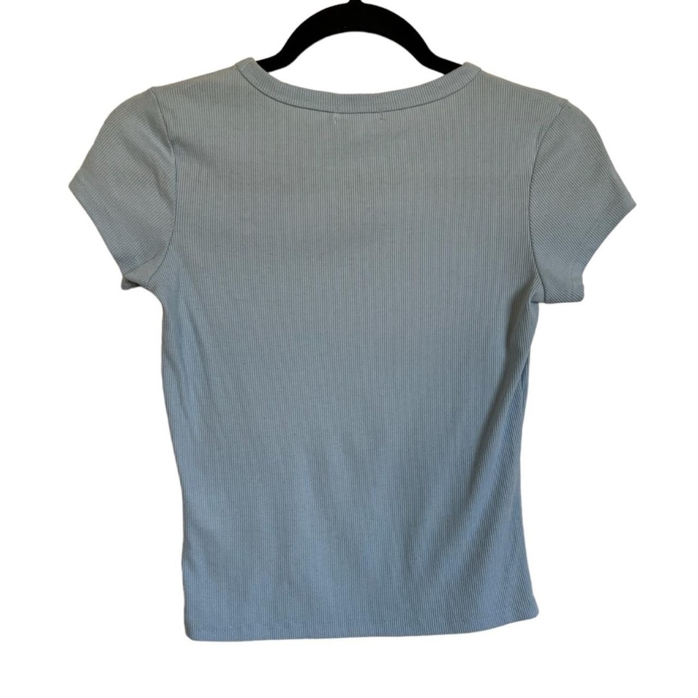Blue t-shirt with embroidered butterfly - Picture 2 of 3